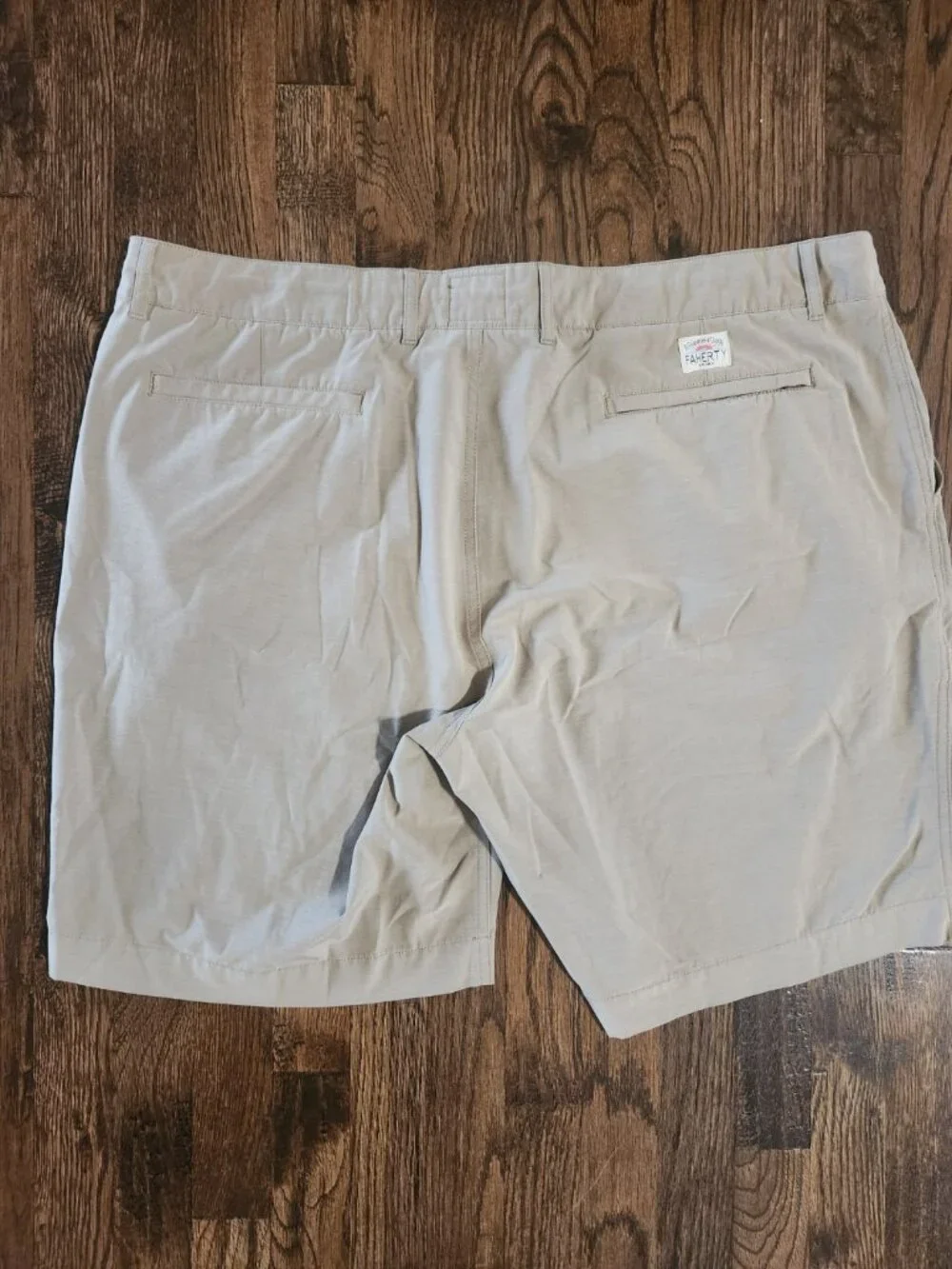 Faherty All Day Shorts 9” Khaki Color with hidden drawstring Men’s size 42